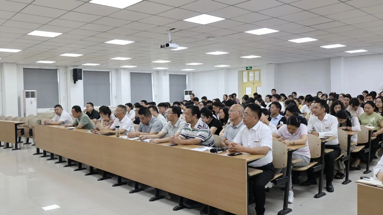 赓续红色薪火 赋能强基之路 —— 陕电职院举行干部管理与素质提升专题讲座