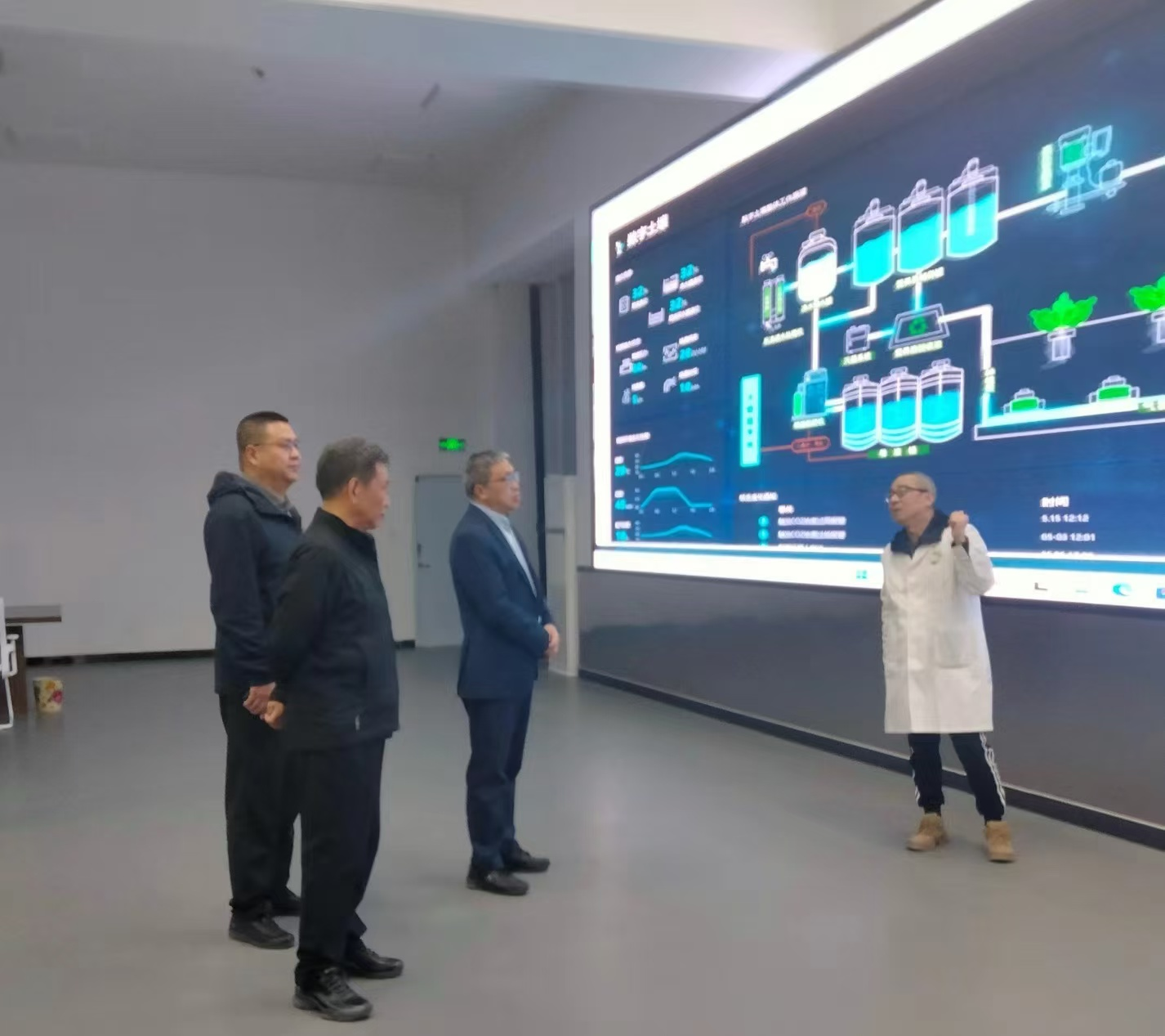 南泥湾精神、延安精神、兵团精神合力孵化出全国首个工业化智慧牧草工厂