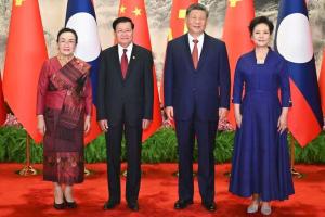 习近平同老挝人民革命党中央总书记、国家主席通伦举行会谈