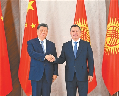 习近平同吉尔吉斯斯坦总统扎帕罗夫会谈