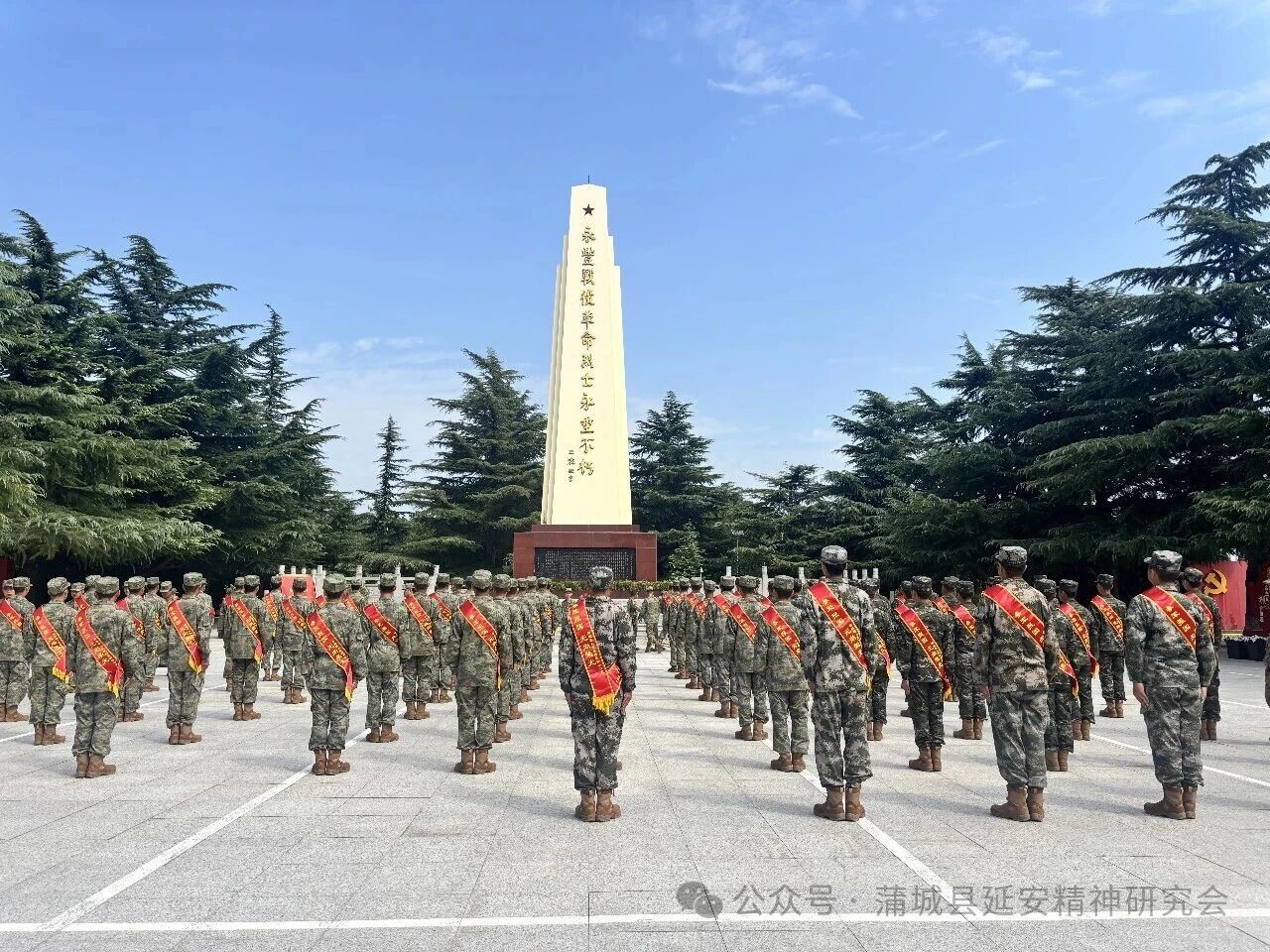 弘扬英烈精神 坚定报国信念——蒲城县延安精神研究会宣讲团成员李红英在永丰烈士陵园开展红色主题宣讲