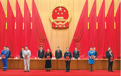 全国劳动模范和先进工作者表彰大会隆重举行