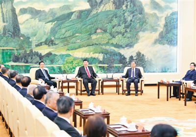 习近平同党外人士共迎新春 代表中共中央，向各民主党派、工商联和无党派人士，向统一战线广大成员，致以新春的祝福