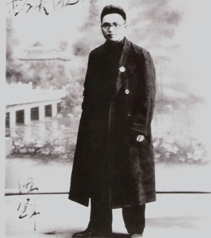 推动形成抗日统一战线的红色信使