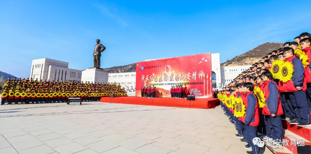 今天，数千人汇集延安革命纪念馆广场，共同纪念一个世纪伟人的诞生