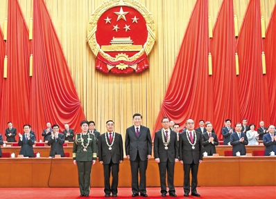 全国抗击新冠肺炎疫情表彰大会在京隆重举行