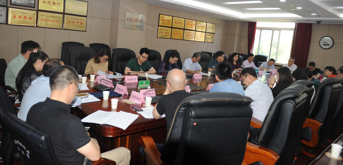 梁凤民会长主持召开   十九大精神和延安精神宣讲进校园推进会